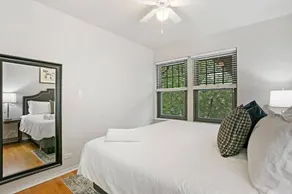 3-BR Designer's Apt in the Iconic Hyde Park - Image 5