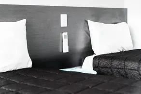 Twin Willows Hotel - Image 5