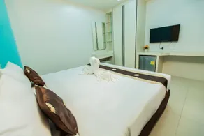 De Lux Bangkok Hotel - Image 3