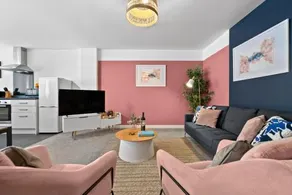 Glevum Lodge - 2BDRM Town Centre Apartment with open plan living area & walk in shower - Image 4