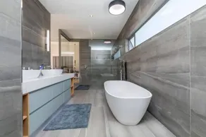 Stunning Villa de Soleil - Image 5