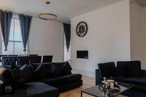 Lovely 3-bed Apartment in Altrincham - Image 4