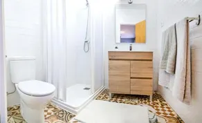 C Apartamento moderno con piscina compartida - Image 4