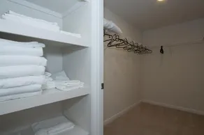 Pentagon City Luxury Apartment - Image 3