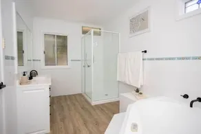 River View Holiday House Sleeps 8 10min to CBD - Image 4