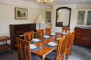 Hectors House comfortable 4 bed house in mature gardens - Image 3