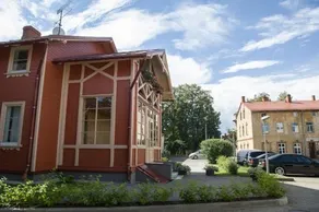 Center Orange house - Image 3