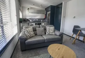 DerBnB #2 Limes, Modern 1 Bedroom Apartment, Free Parking, WI-FI & Netflix Near Royal Derby Hospital - Image 5