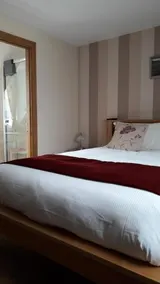 Brackley Oaks Guest House - Image 2