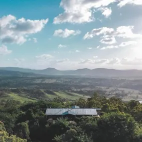 Luxurious Hinterland Guest House Sleeps 10 Brisbane Scenic Rim Gold Coast - Image 4