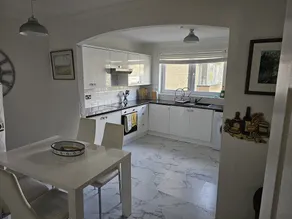 Prime Town Center, Modern, 2 Bedroom Apartment,Free Private Parking, WiFi - Image 2