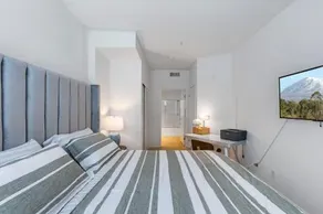 1 Luxury Apartment - Image 4