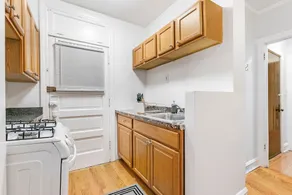1BR Chicago-style Apartment Close to Everything! - Image 3