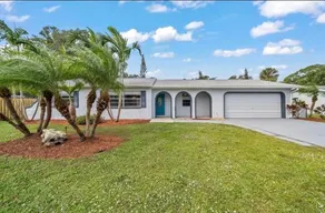 Pool house near beach - Image 4