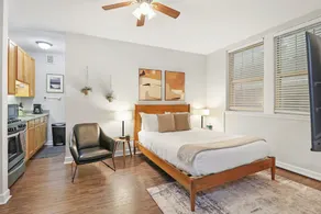 Trendy Studio Apt - Kenwood rep - Image 2