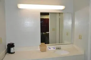 GREENWOOD INN - Image 2