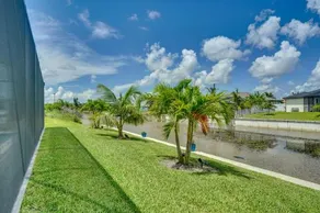 New Build Contemporary Luxury 3 Bed Home w/ Pool on Canal - Image 4