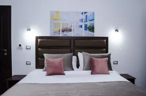 Violet Residence - Image 2
