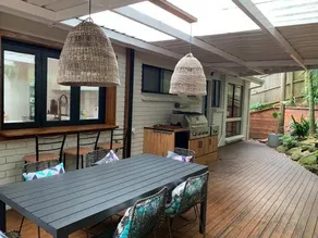 5 bedroom Terrigal beach home with district views - Image 4