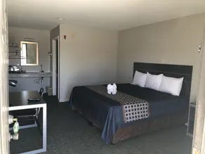 Crossroad's Inn - Image 4