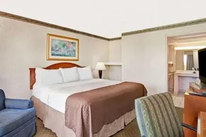 Days Inn by Wyndham Forrest City - Image 3