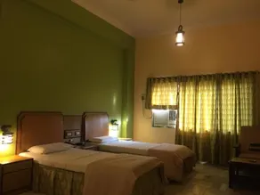 Hotel Woodlands - Image 2