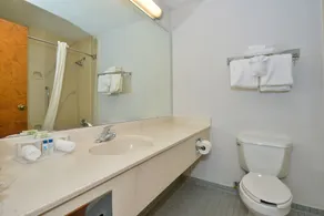 Days Inn by Wyndham Pittsburg KS - Image 3
