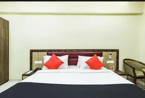 Hotel Shiv Palace by OYO - Image 2