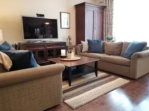 Executive House easy access to Kitchener-Waterloo, Cambridge, Toronto, walk to restaurants - Image 2