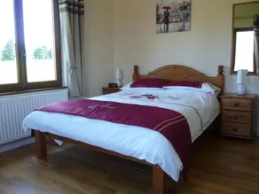Lakeside Bed and Breakfast - Image 5