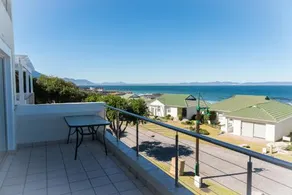 Whale View Self Catering Apartment - Image 3
