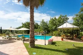 Mas Du Roc Bed & Breakfast - Image 5