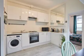Stunning Gem of Twickenham - Image 4
