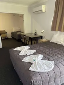 Aquatic Motor Inn & Laundromat - Image 3