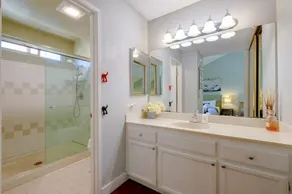 @ Marbella Lane 4BR Home Away From Home Ldry - Image 2