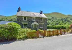 Maesmor - Three Bedroom Cottage, Sleeps 6 - Image 2