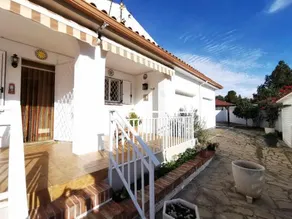 Villa de una planta con piscina ideal familias - Image 2