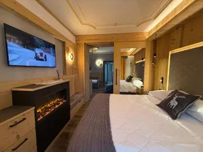 Alexander Hotel - Image 2