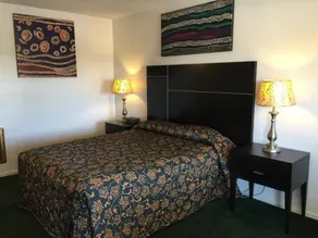 Tropics Motor Hotel - Image 4