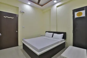 Hotel Shine Stay by OYO Rooms - Image 3