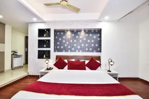 PINAZ ROYALE - Image 4