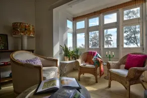 Bright 1br Townhouse With Sea View - Image 3