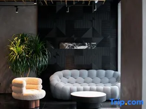 Velvet Sky Hotel - Image 2