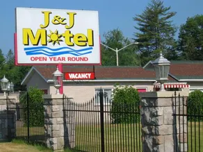 J&J Motel - Image 2