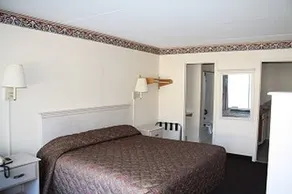 Budget Motel & Efficiencies - Image 4