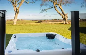 Knightsbridge Lodge with Hot Tub, St Andrews - Image 1