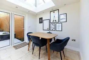 The Elmbridge Getaway Glamorous 2BDR with Garden - Image 4