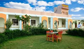 Trilochana Hotel - Image 2