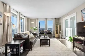 RIVER VIEW 2BR CONDO IN THE HEART OF THE CITY - Image 2