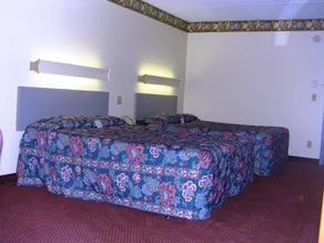 Econo Lodge Watertown - Image 4